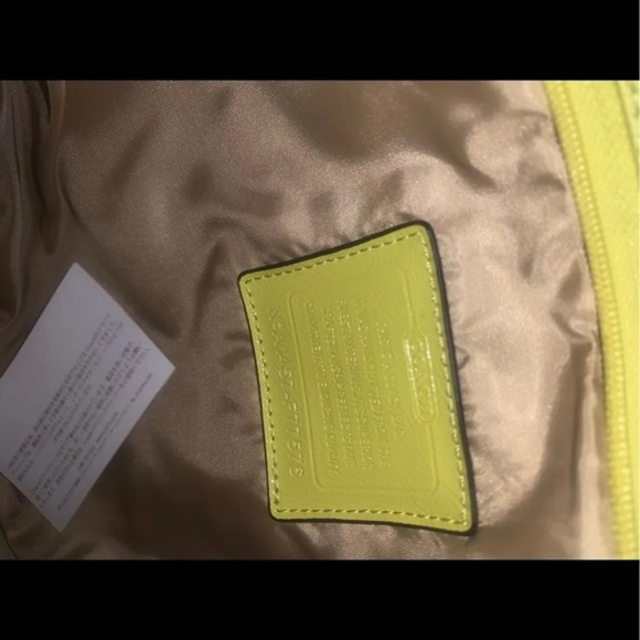 Coach lime cross body zip up neon yellow BRAND NEW - Picture 3 of 4